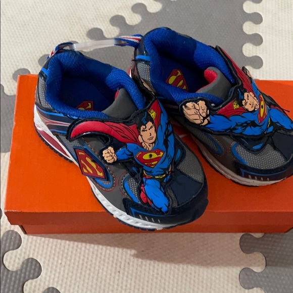 Superman sneakers size 7 - Picture 2 of 5
